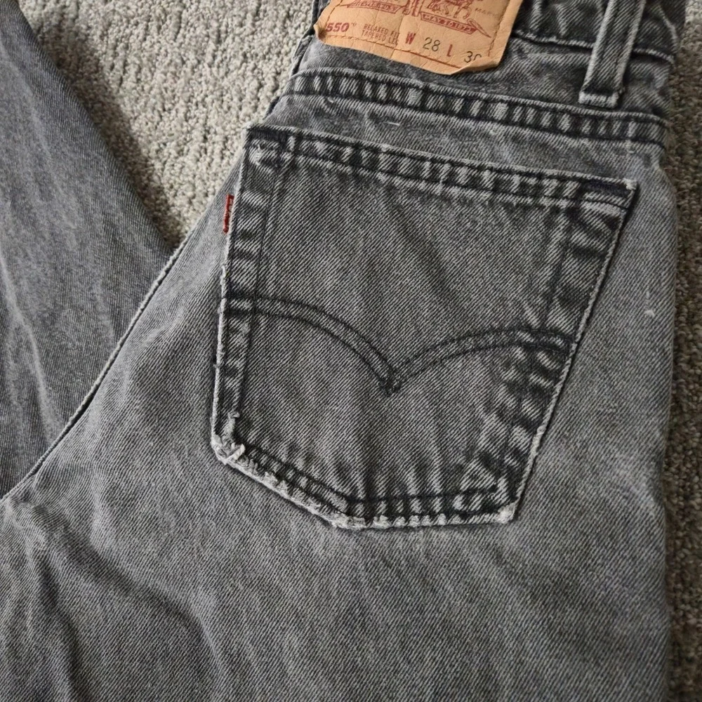 Vintage Levis 550 USA Made Relaxed Fit 28x30 Red Tab Jeans Black Faded